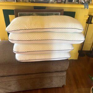 Firm density memory foam pillow